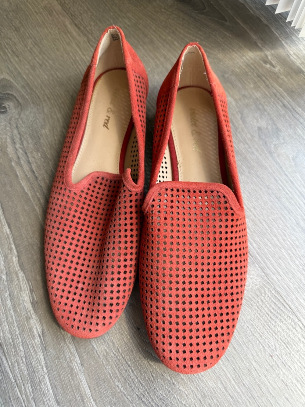 Violet & Red Salem Perforated Suede Loafer Flat-size 8M - Picture 3 of 9